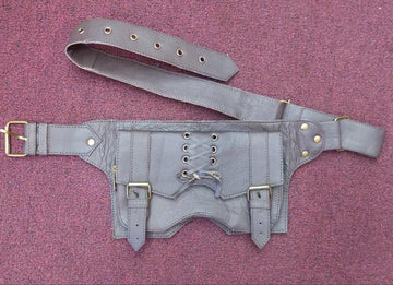 Cinturón de cuero con bolsillo con cordones y 2 hebillas